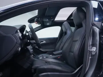 MERCEDES-BENZ CLA 45 AMG Coupé 4-Matic 7G DCT H&K Pano