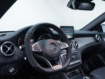 MERCEDES-BENZ CLA 45 AMG Coupé 4-Matic 7G DCT H&K Pano