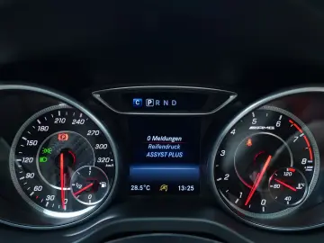 MERCEDES-BENZ CLA 45 AMG Coupé 4-Matic 7G DCT H&K Pano
