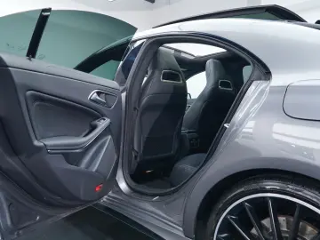 MERCEDES-BENZ CLA 45 AMG Coupé 4-Matic 7G DCT H&K Pano