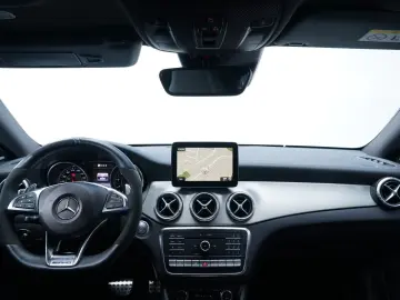 MERCEDES-BENZ CLA 45 AMG Coupé 4-Matic 7G DCT H&K Pano