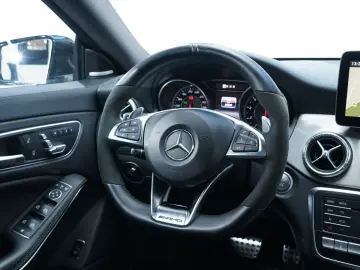 MERCEDES-BENZ CLA 45 AMG Coupé 4-Matic 7G DCT H&K Pano