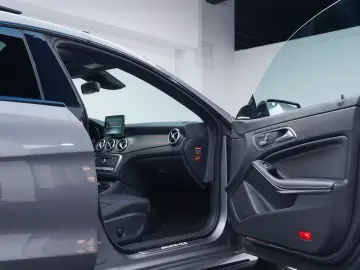 MERCEDES-BENZ CLA 45 AMG Coupé 4-Matic 7G DCT H&K Pano