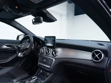MERCEDES-BENZ CLA 45 AMG Coupé 4-Matic 7G DCT H&K Pano