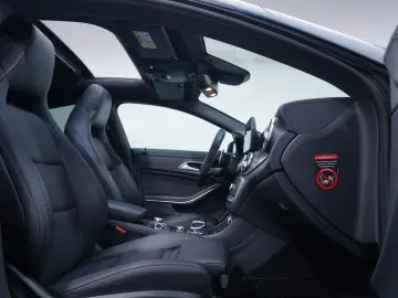 MERCEDES-BENZ CLA 45 AMG Coupé 4-Matic 7G DCT H&K Pano