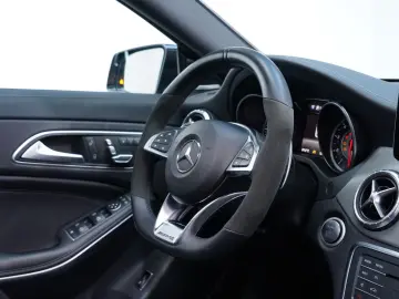MERCEDES-BENZ CLA 45 AMG Coupé 4-Matic 7G DCT H&K Pano