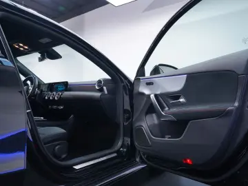 MERCEDES-BENZ A 180 d 3xAMG Distr  8G Nightp KeyGo