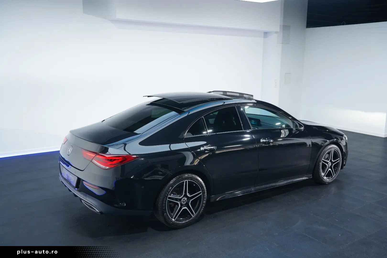 MERCEDES-BENZ CLA 180 3xAMG PANO MEM MBEAM KEYLESS