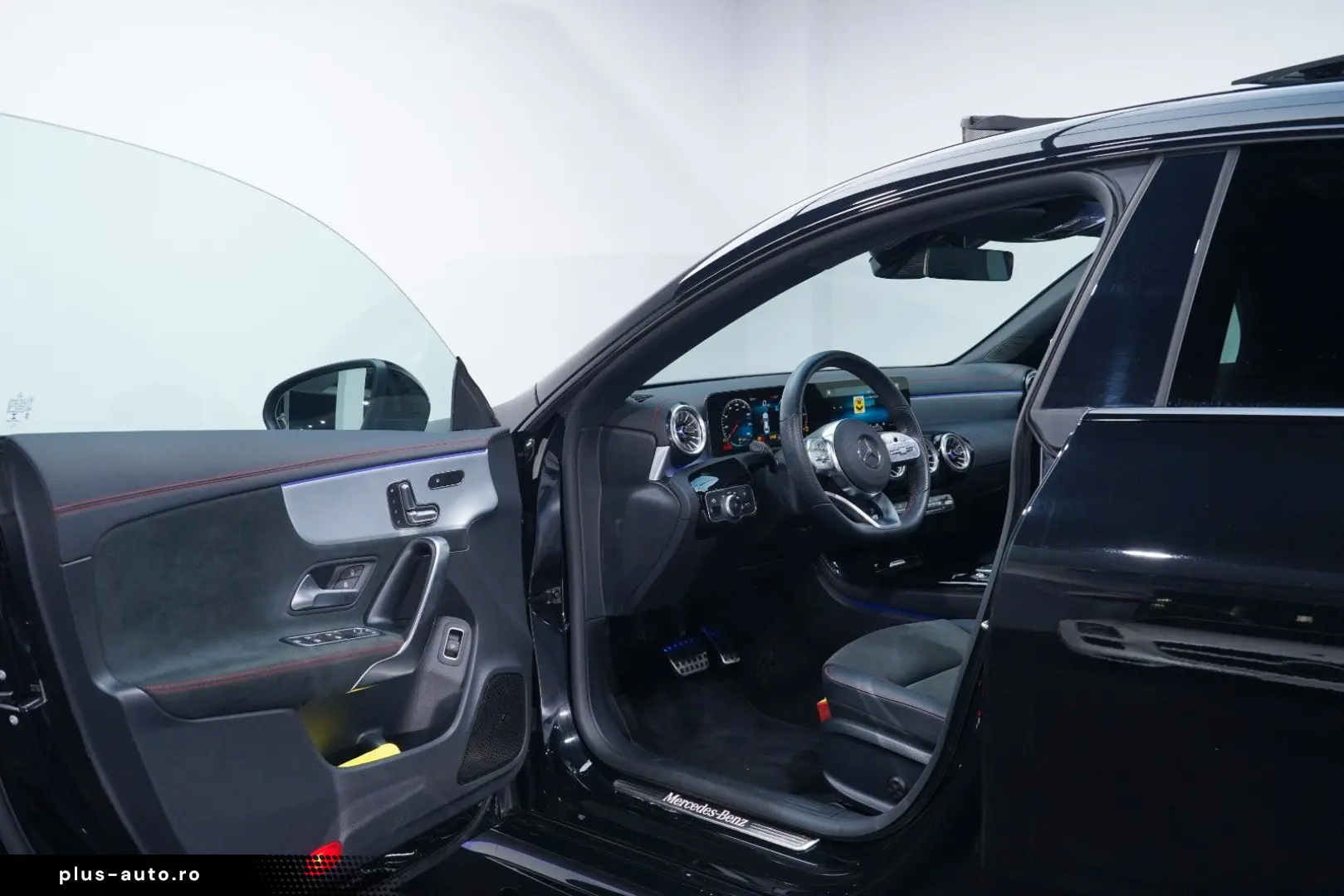 MERCEDES-BENZ CLA 180 3xAMG PANO MEM MBEAM KEYLESS