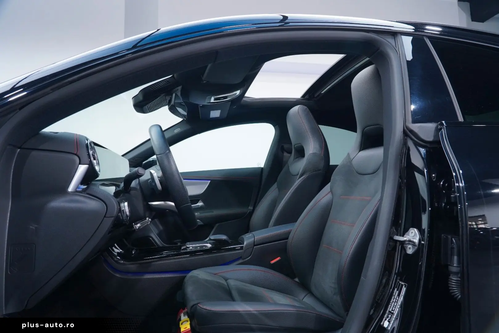 MERCEDES-BENZ CLA 180 3xAMG PANO MEM MBEAM KEYLESS