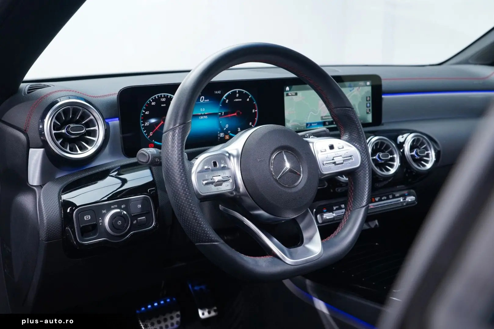 MERCEDES-BENZ CLA 180 3xAMG PANO MEM MBEAM KEYLESS