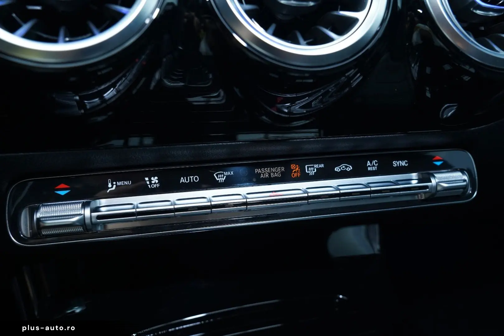 MERCEDES-BENZ CLA 180 3xAMG PANO MEM MBEAM KEYLESS