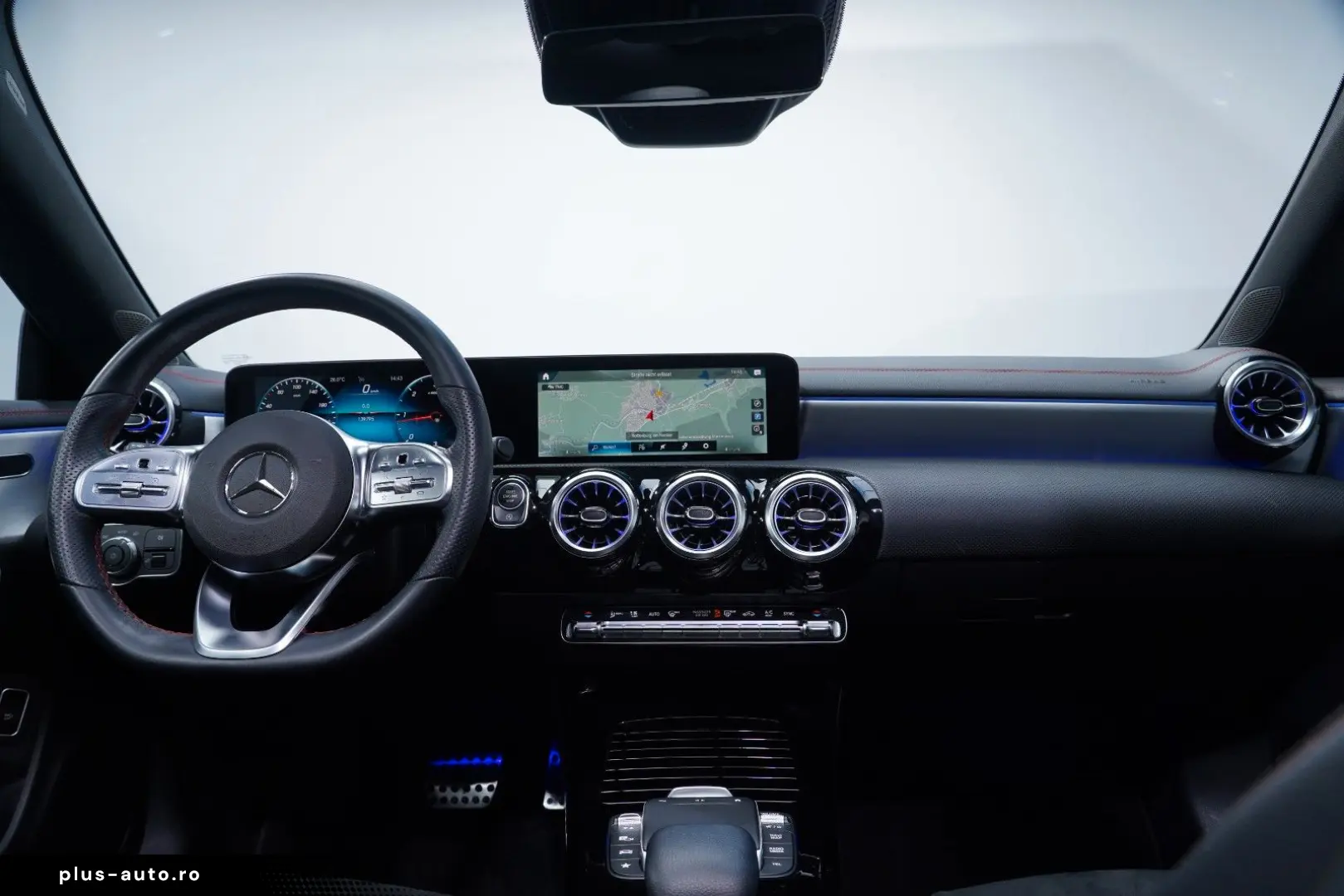 MERCEDES-BENZ CLA 180 3xAMG PANO MEM MBEAM KEYLESS