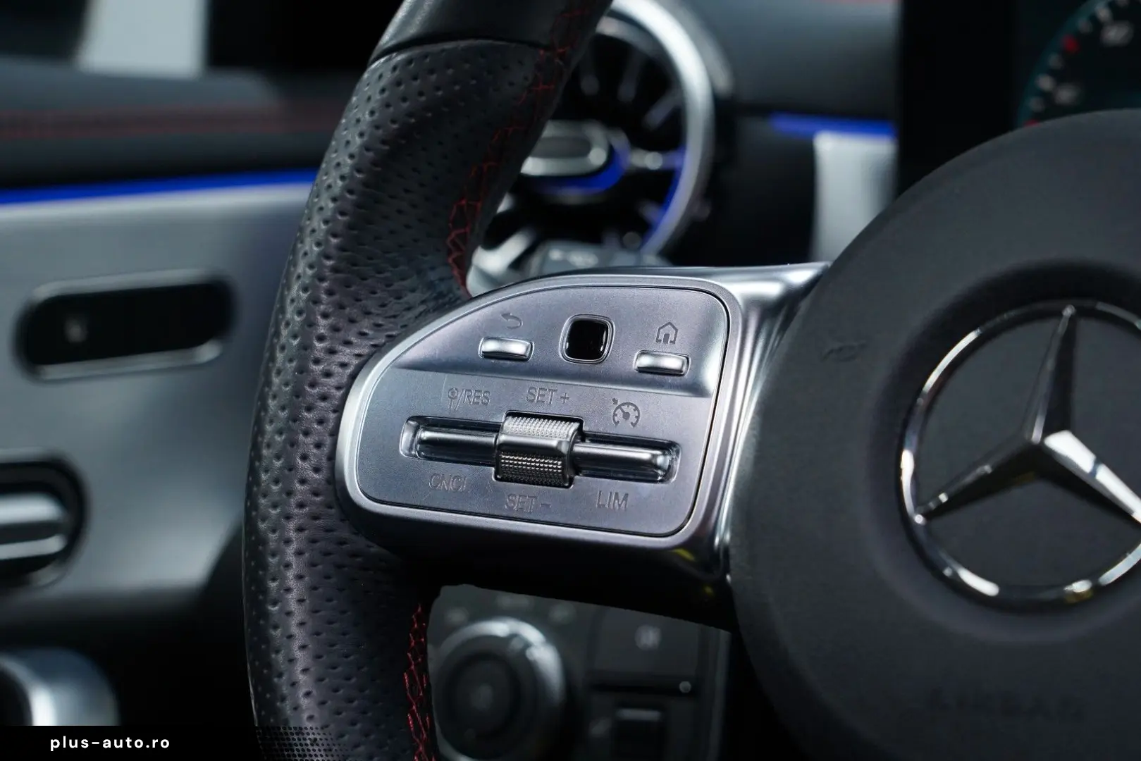 MERCEDES-BENZ CLA 180 3xAMG PANO MEM MBEAM KEYLESS