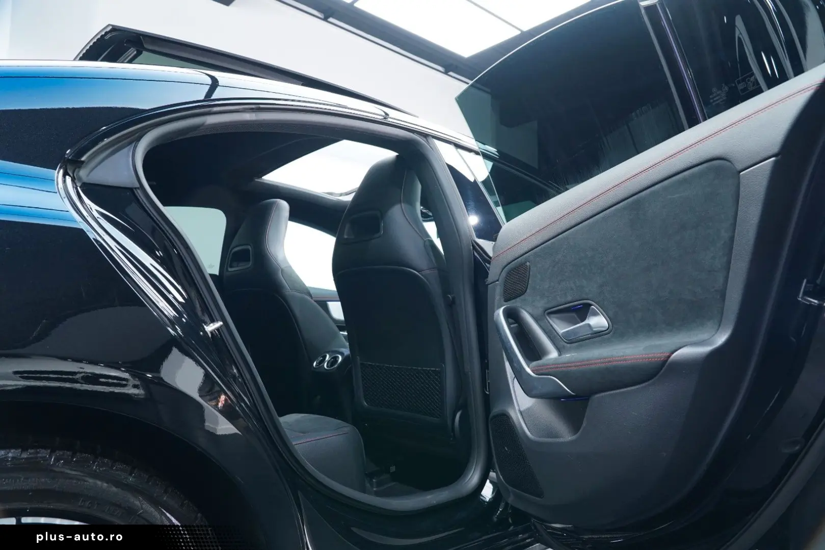 MERCEDES-BENZ CLA 180 3xAMG PANO MEM MBEAM KEYLESS