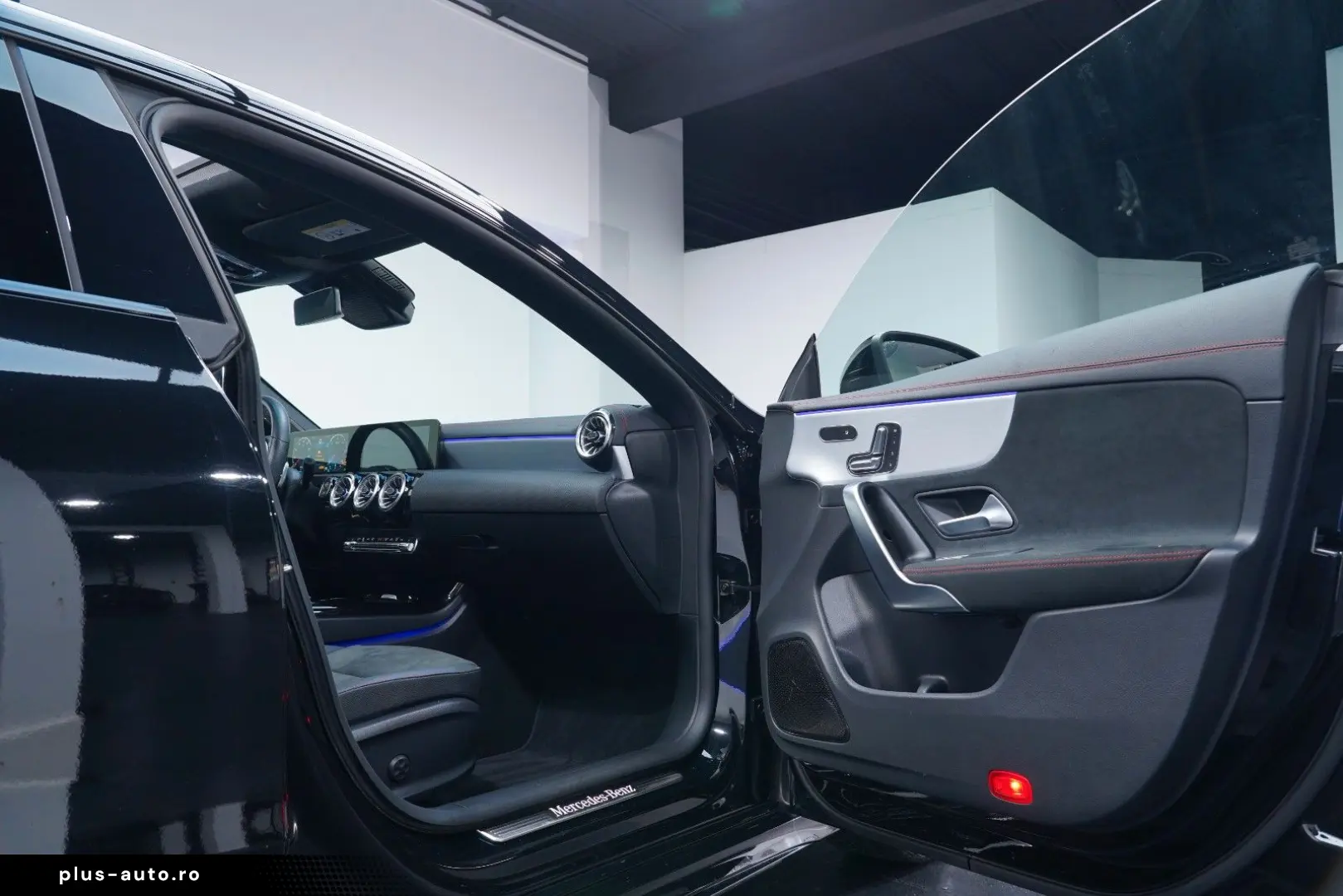 MERCEDES-BENZ CLA 180 3xAMG PANO MEM MBEAM KEYLESS