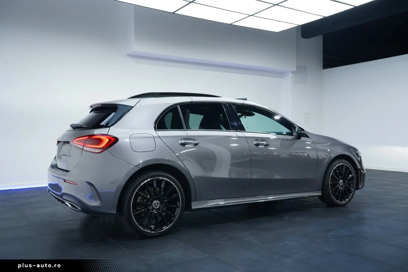MERCEDES-BENZ A 250e 3xAMG Hybrid Pano Night KeyGo Distr