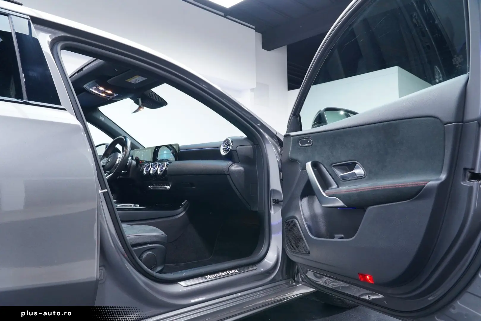 MERCEDES-BENZ A 250e 3xAMG Hybrid Pano Night KeyGo Distr