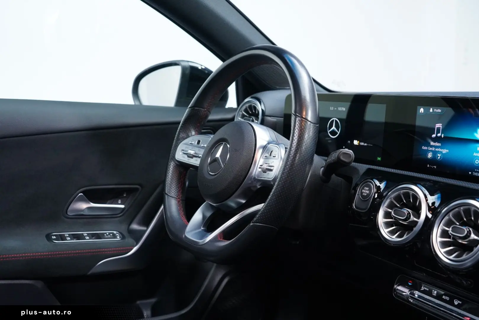 MERCEDES-BENZ A 250e 3xAMG Hybrid Pano Night KeyGo Distr