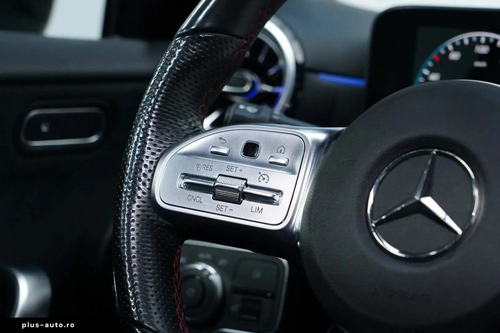 MERCEDES-BENZ A 250e 3xAMG Hybrid Pano Night KeyGo Distr
