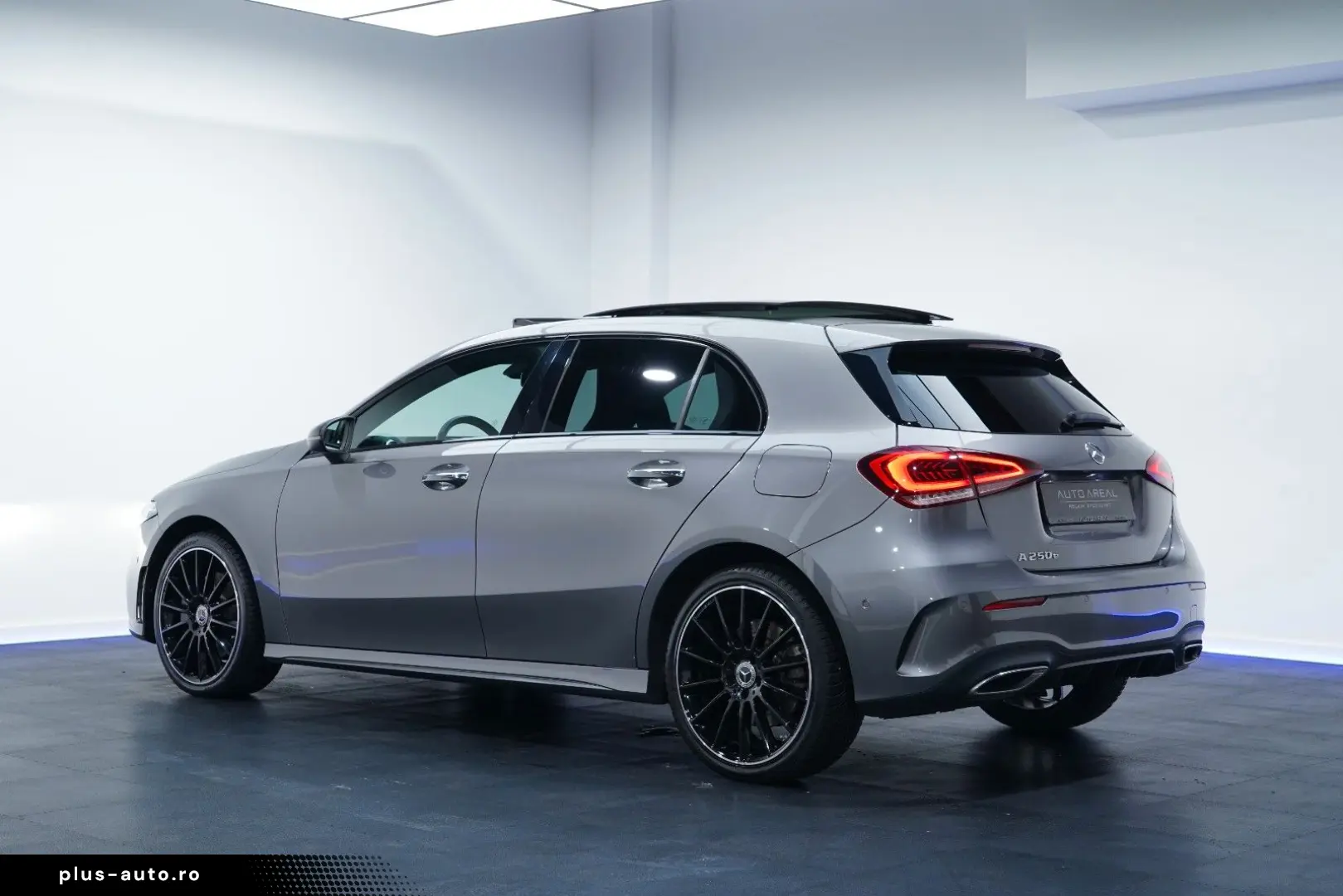 MERCEDES-BENZ A 250e 3xAMG Hybrid Pano Night KeyGo Distr