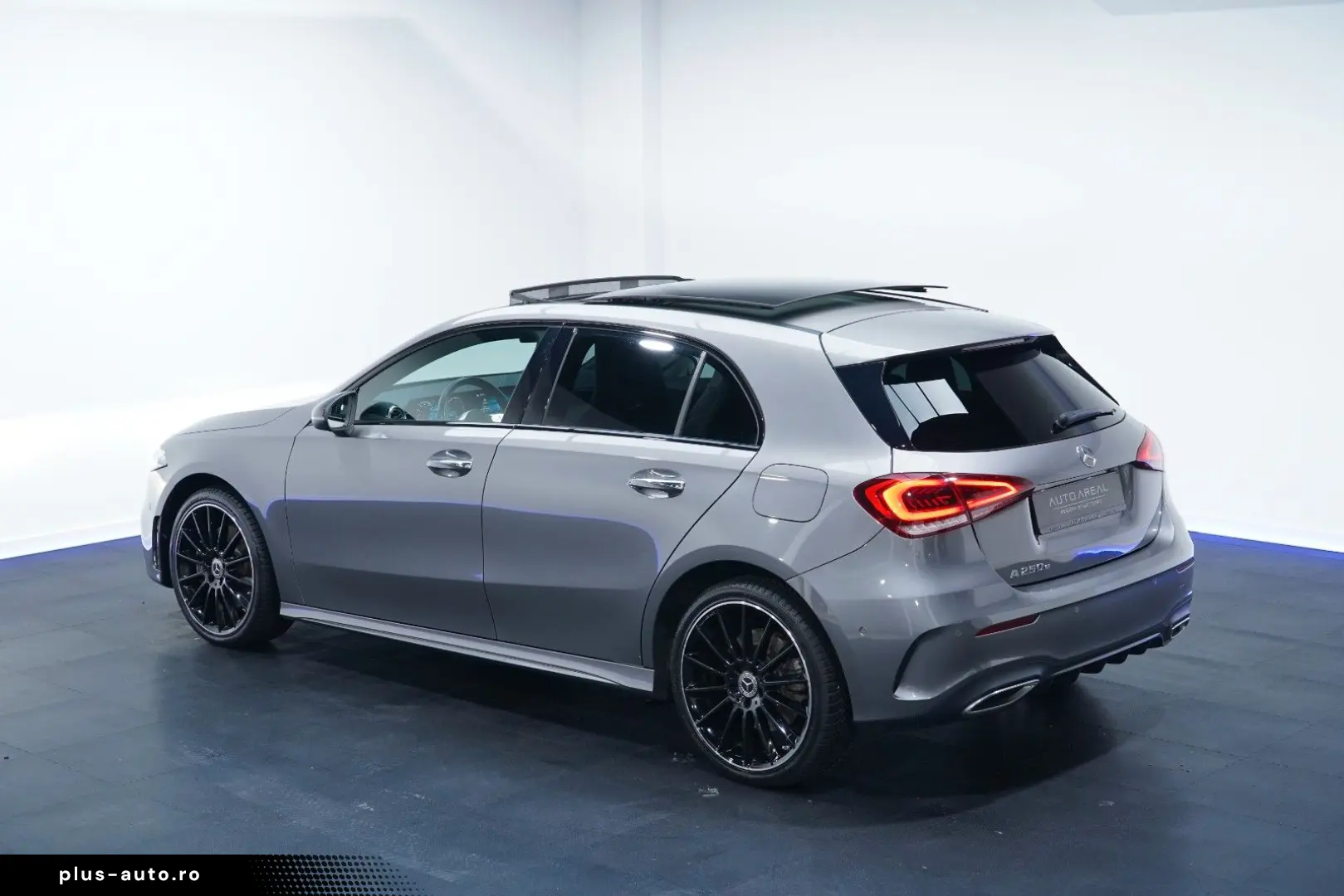 MERCEDES-BENZ A 250e 3xAMG Hybrid Pano Night KeyGo Distr
