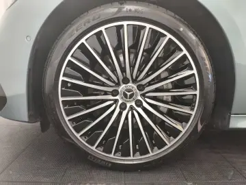 Mercedes-Benz E 220d 4M AMG Premium Airmatic 20