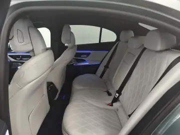 Mercedes-Benz E 220d 4M AMG Premium Airmatic 20