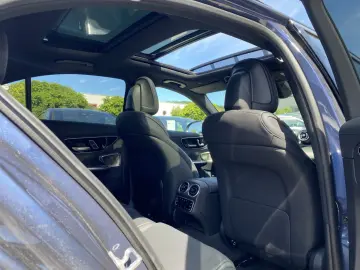 MERCEDES-BENZ C 300d 4Matic AMG Line Panorama-Head-Up-360