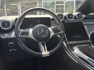 MERCEDES-BENZ GLC 300 e 4M Avantgarde Panorama Distronic AHK