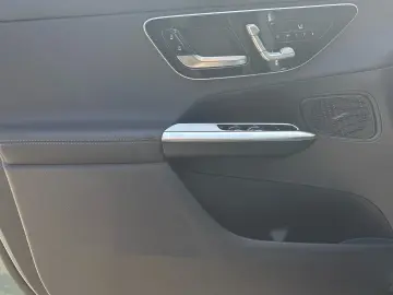 MERCEDES-BENZ GLC 300 e 4M Avantgarde Panorama Distronic AHK