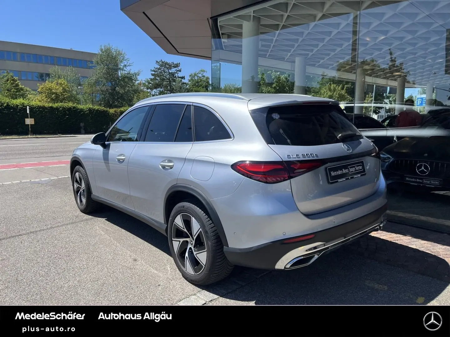 MERCEDES-BENZ GLC 300 e 4M Avantgrade 19  AHK Pano Distronic