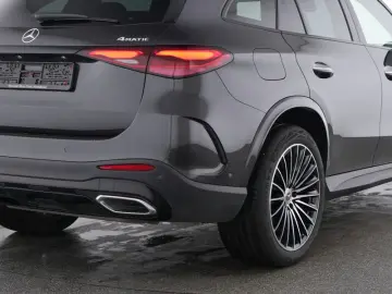 MERCEDES-BENZ GLC 300 e 4M  AMG Distron Digital AHK 360