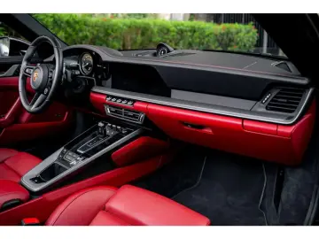 🚀 Porsche 911 Carrera S Cabriolet (992)