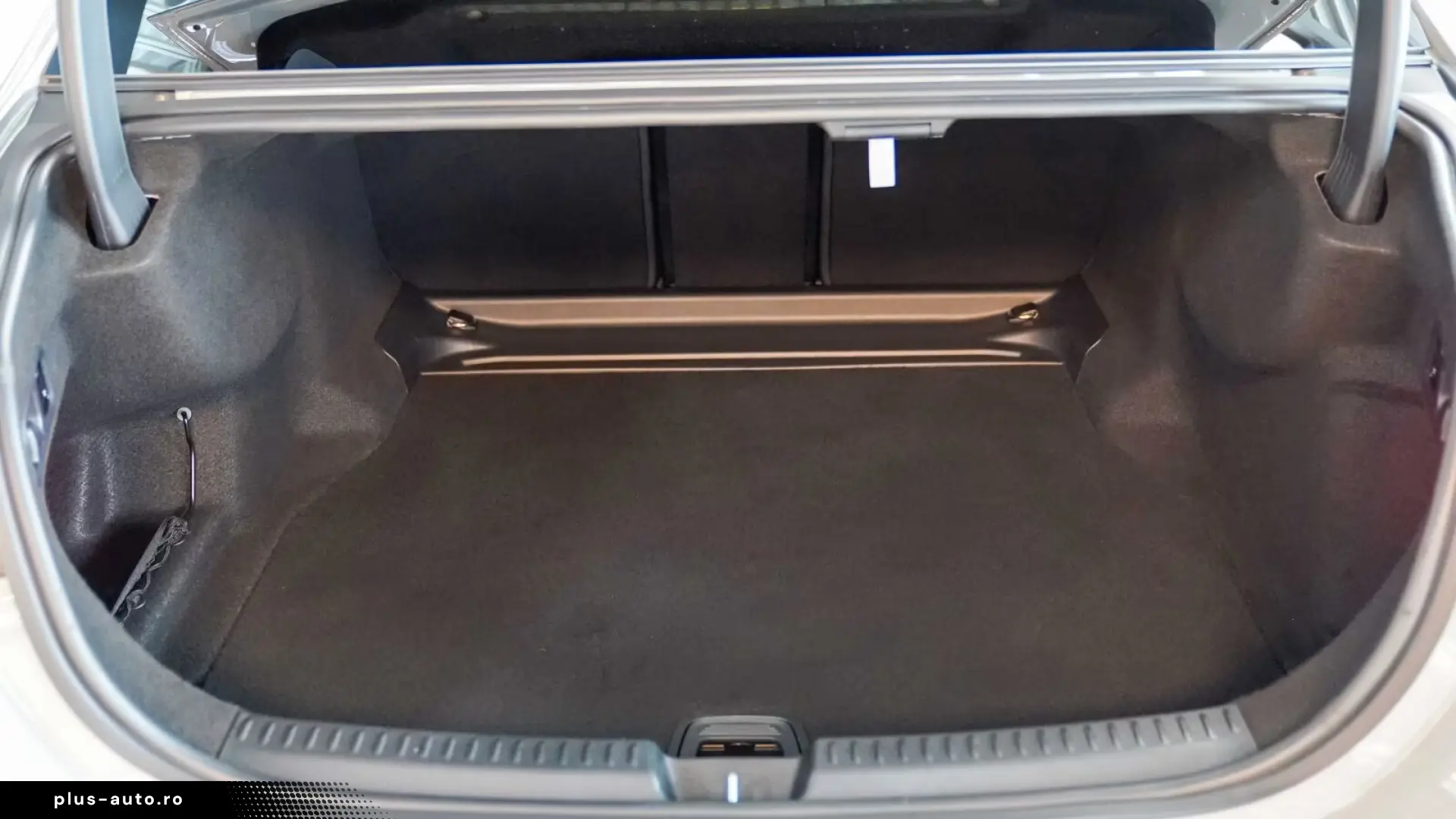 MERCEDES-BENZ E-Class 2025 — imagine 13