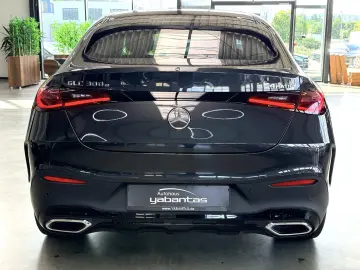 MERCEDES-BENZ GLC 300e 4M AMG Night Pano Head-Up Burmester
