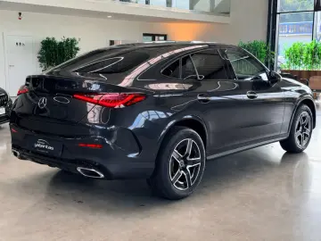 MERCEDES-BENZ GLC 300e 4M AMG Night Pano Head-Up Burmester