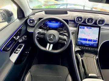 MERCEDES-BENZ GLC 300e 4M AMG Night Pano Head-Up Burmester