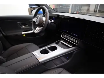 Mercedes-Benz CLA 200 Prog. AMG AHK Pano Distronic