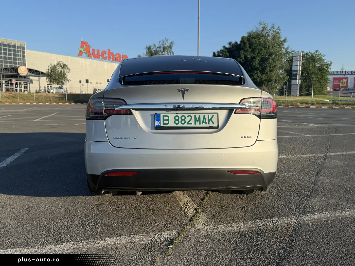 TESLA Model X 2018 — imagine 3