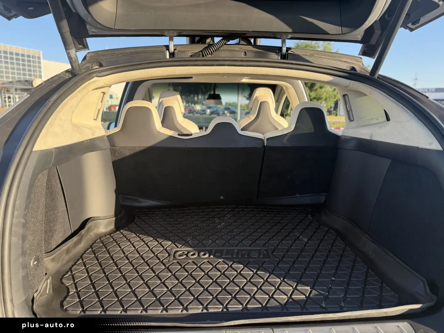TESLA Model X 2018 — imagine 10