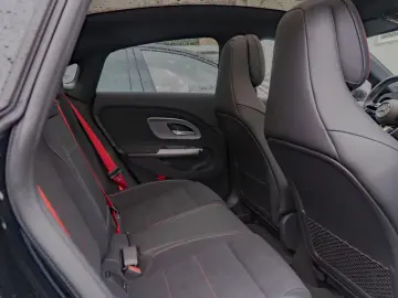 Mercedes-Benz CLA 250   AMG-Line-Plus Pano Night