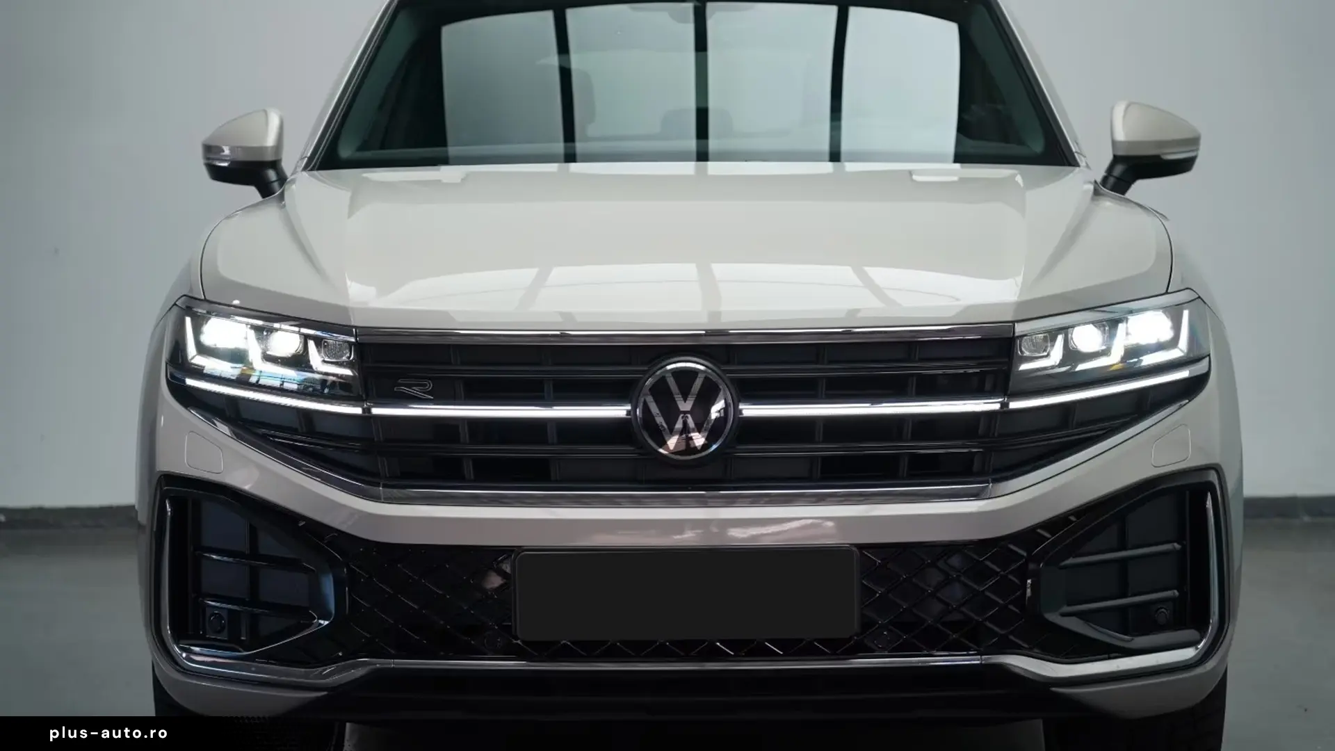 Volkswagen Touareg 3.0 TDI 4M R-Line   Finanțare Leasing