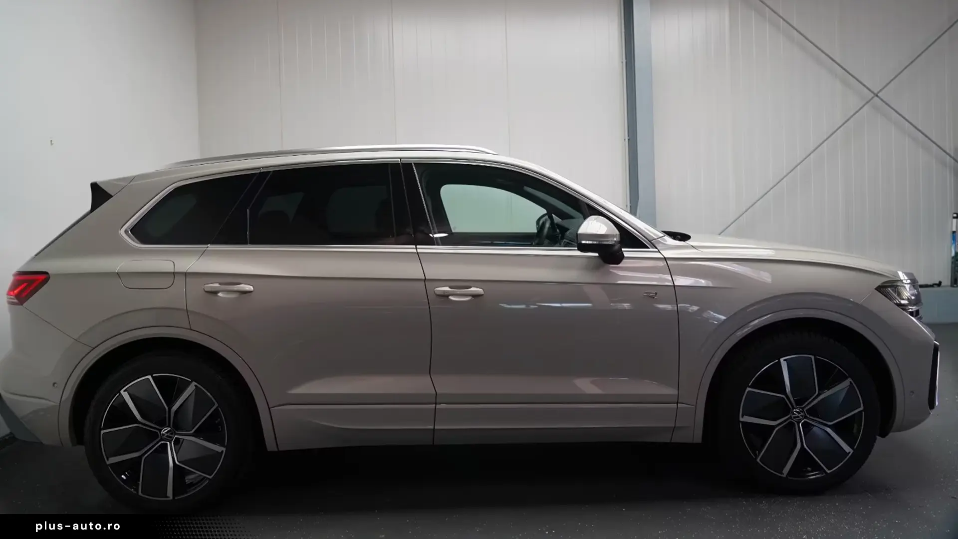 Volkswagen Touareg 3.0 TDI 4M R-Line   Finanțare Leasing