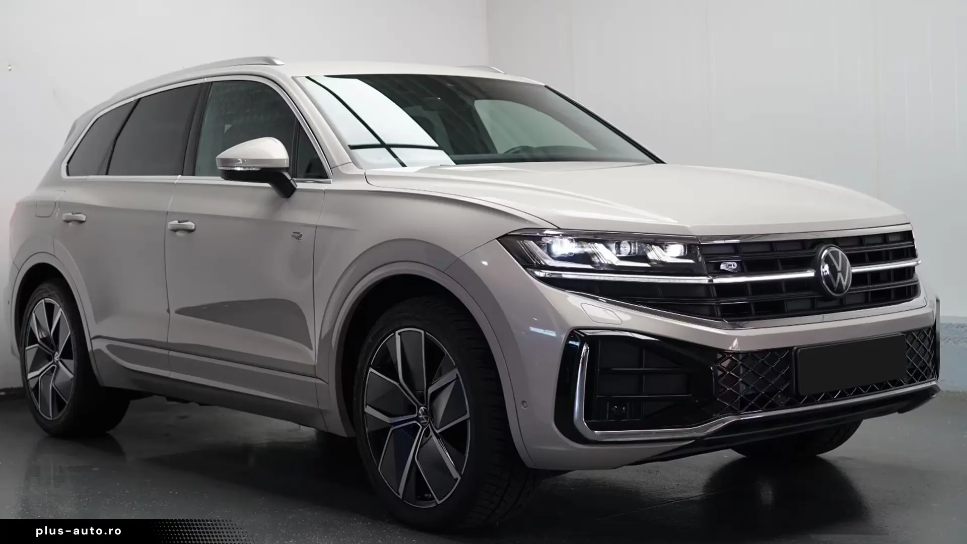 Volkswagen Touareg 3.0 TDI 4M R-Line   Finanțare Leasing