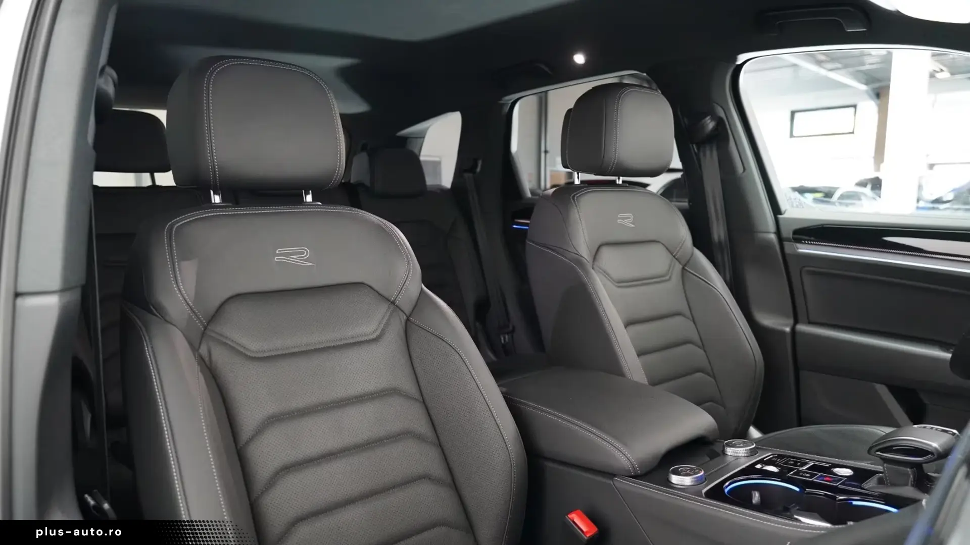 Volkswagen Touareg 3.0 TDI 4M R-Line   Finanțare Leasing