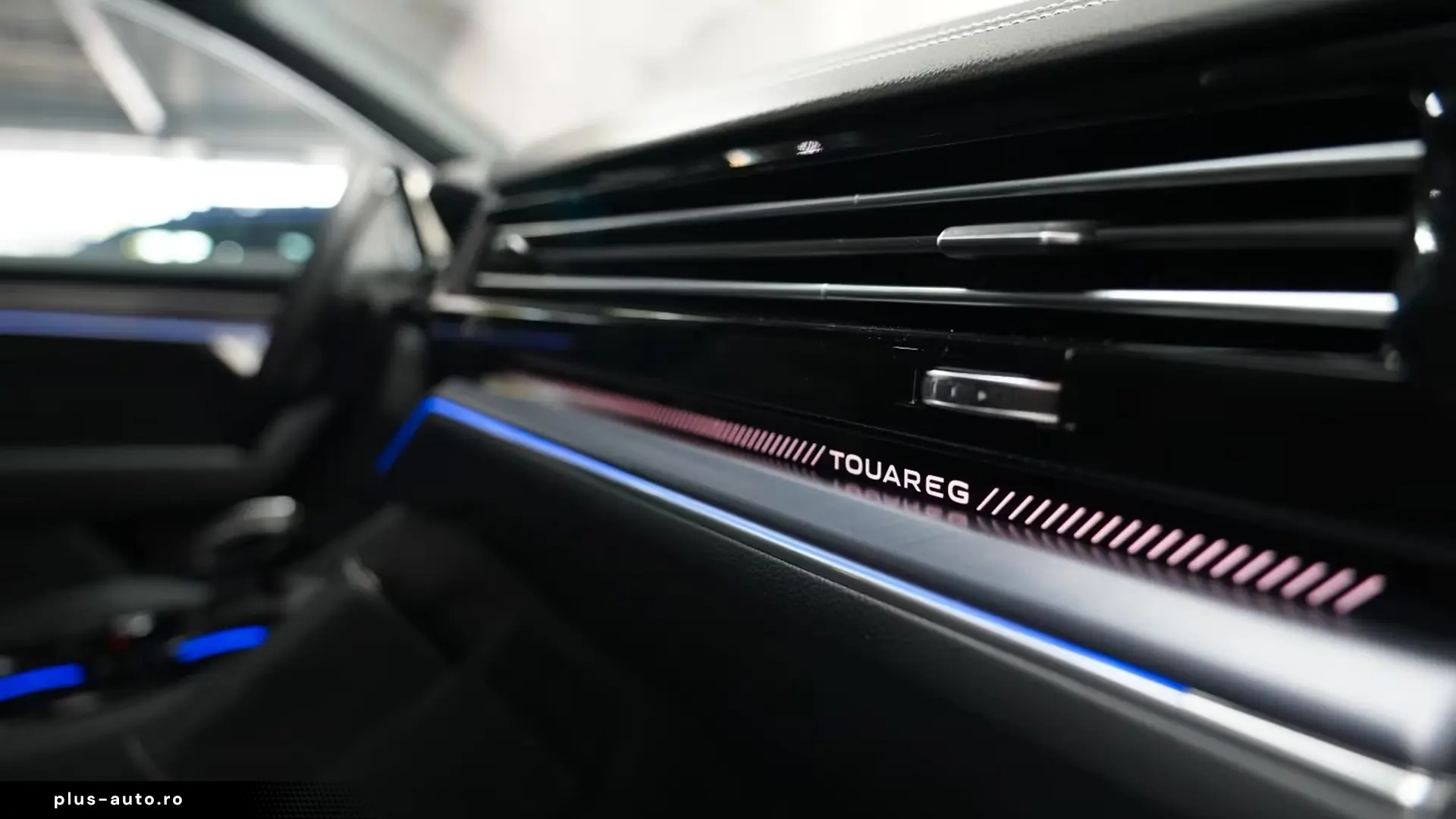 Volkswagen Touareg 3.0 TDI 4M R-Line   Finanțare Leasing