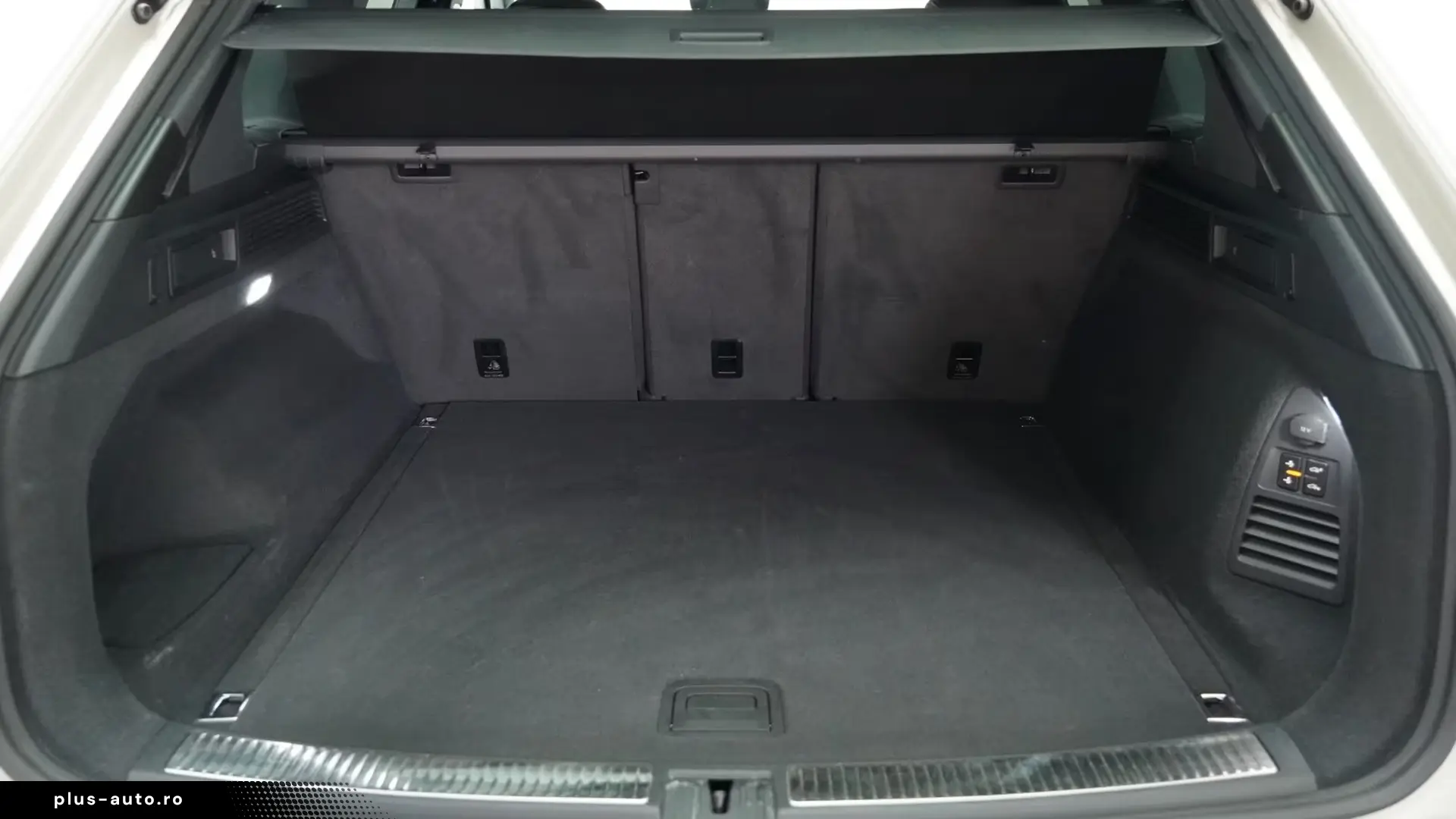 Volkswagen Touareg 3.0 TDI 4M R-Line   Finanțare Leasing