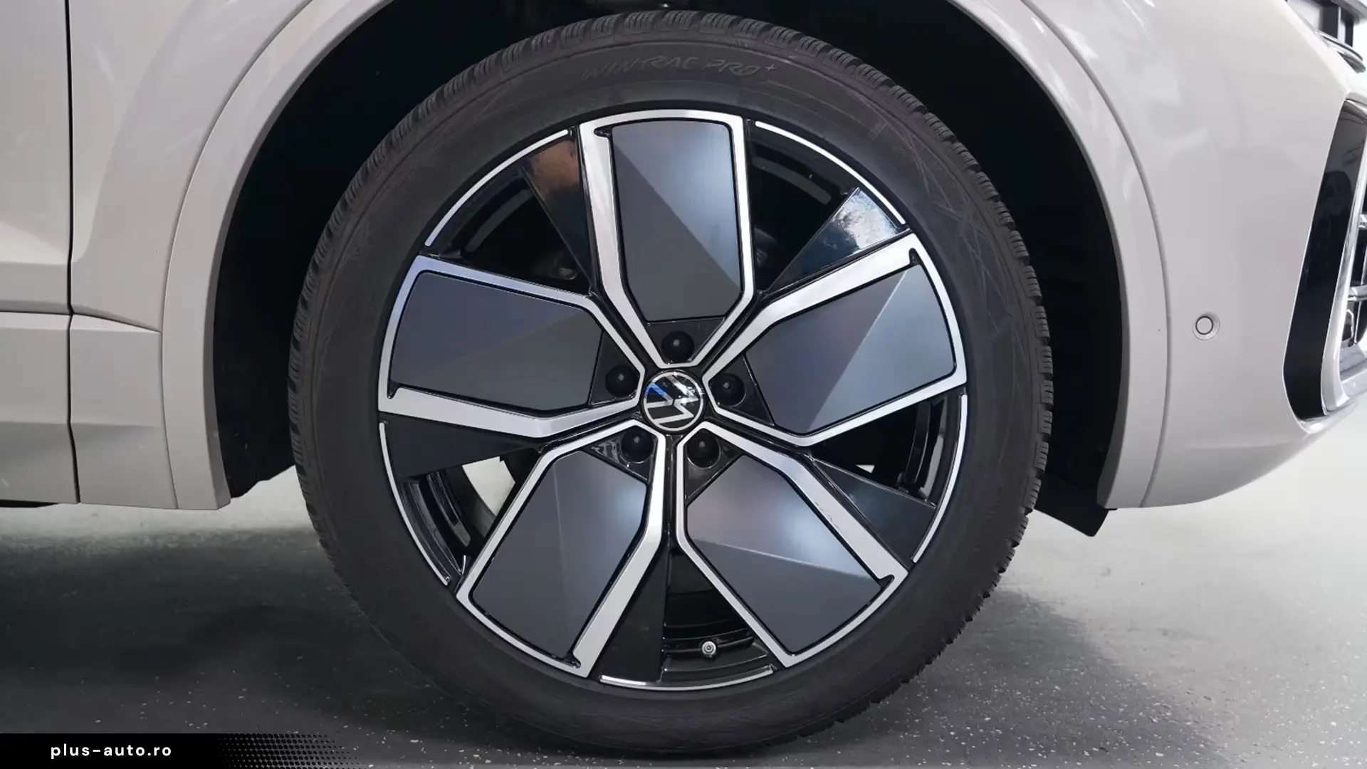 Volkswagen Touareg 3.0 TDI 4M R-Line   Finanțare Leasing