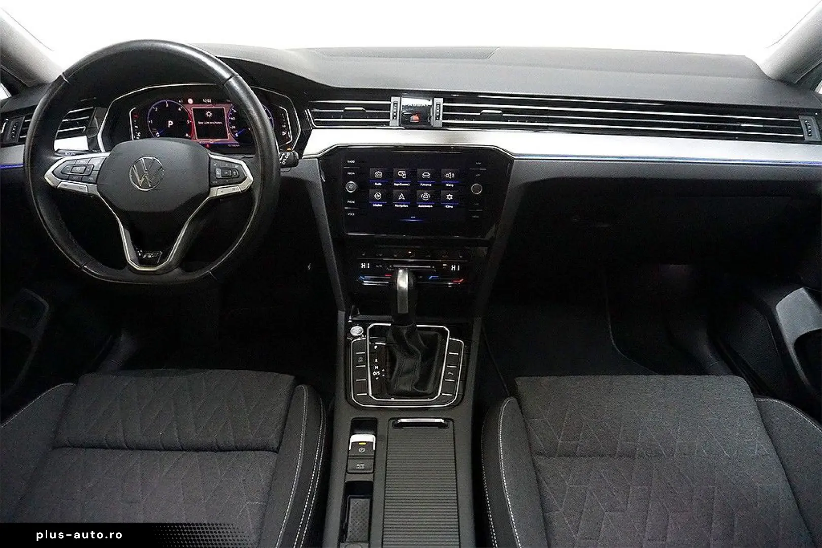VW Passat 2.0TDI DSG R-Line Virtual Pano Navi ACC